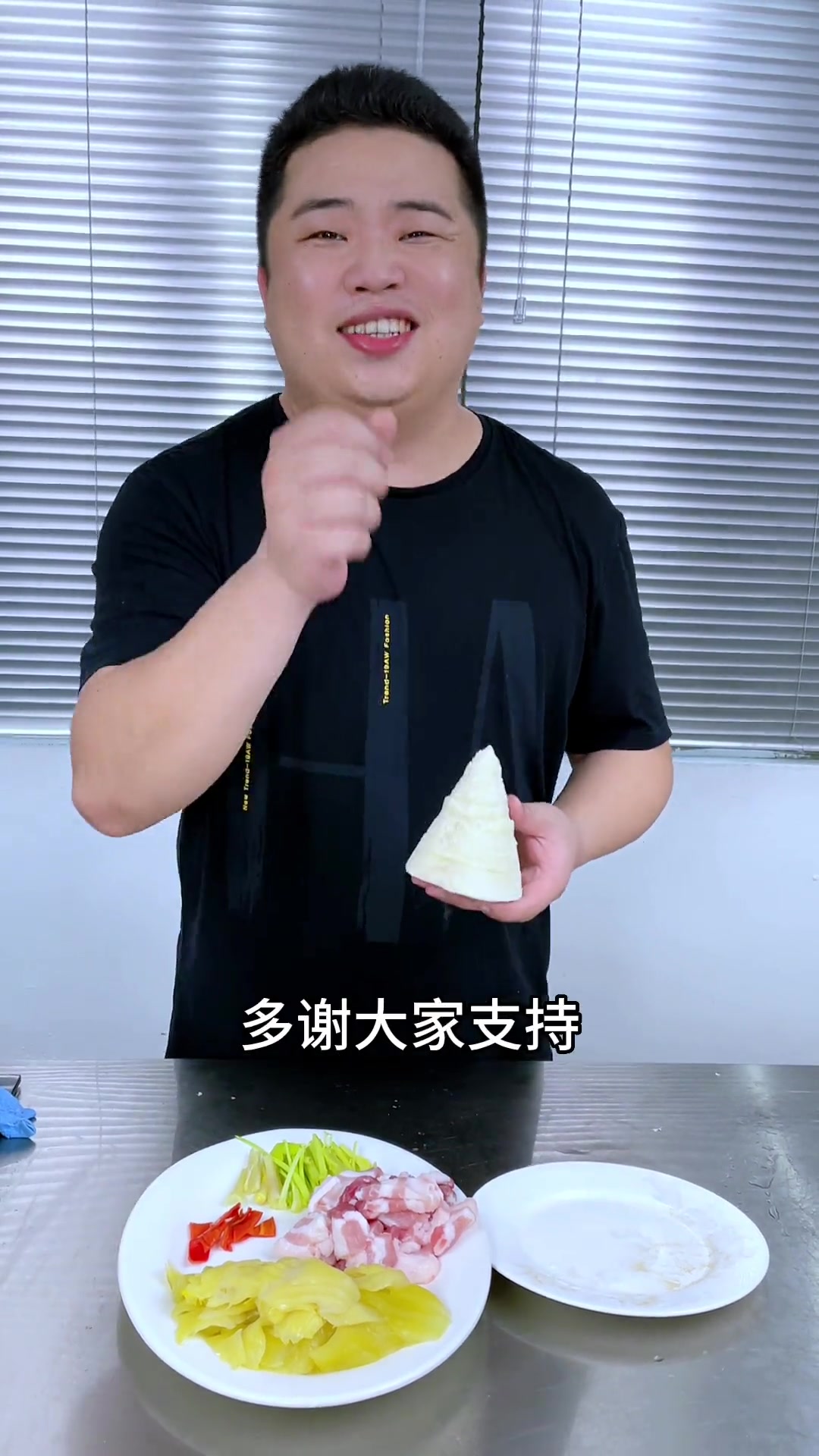 笋尖笋衣炒酸菜,竹笋的尾部,这样搭配炒起来酸爽开胃,非常下饭!