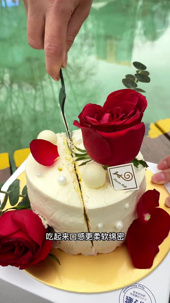 情人节只收到鲜花怎么够,甜蜜的鲜花蛋糕我也要!一口就把浪漫吃掉!