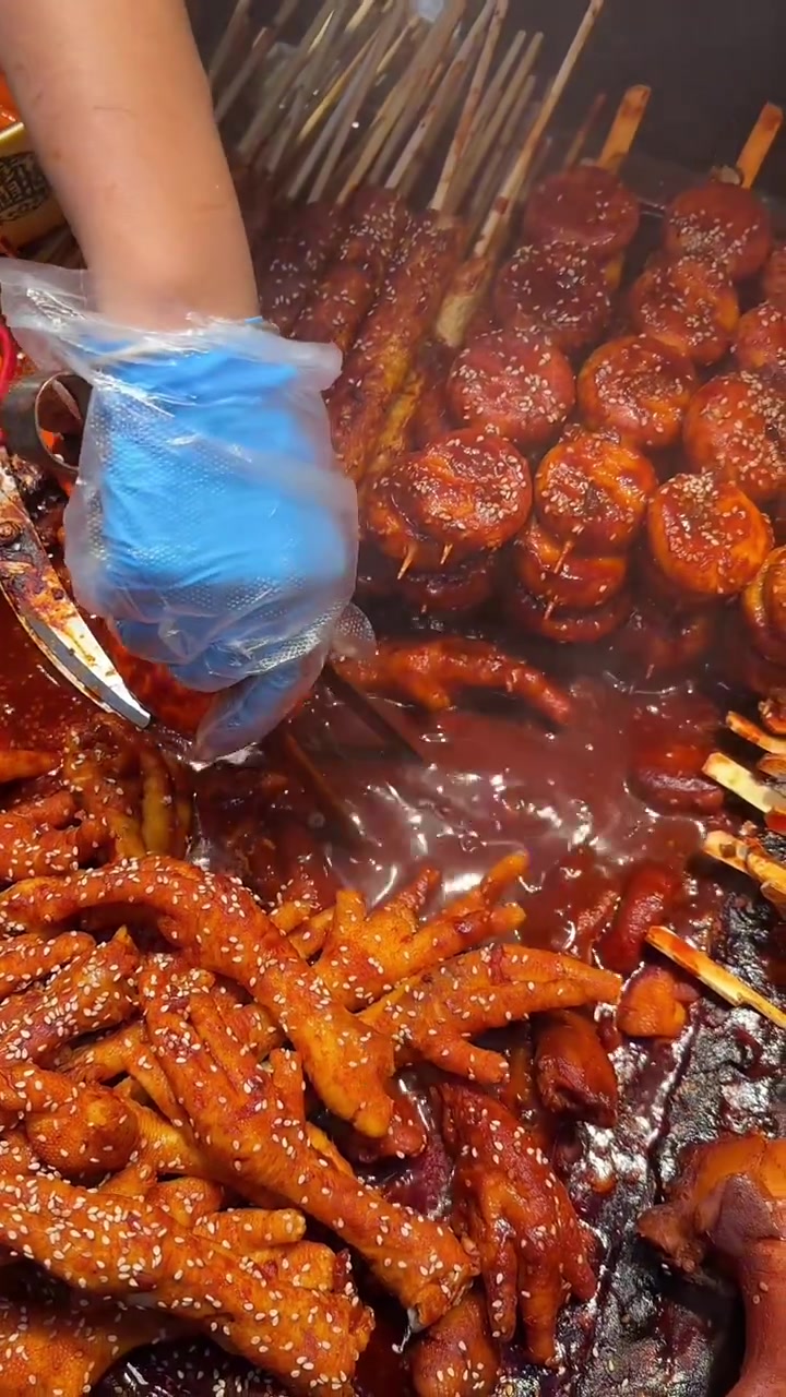 挑战100元吃章鱼足炒年糕？！