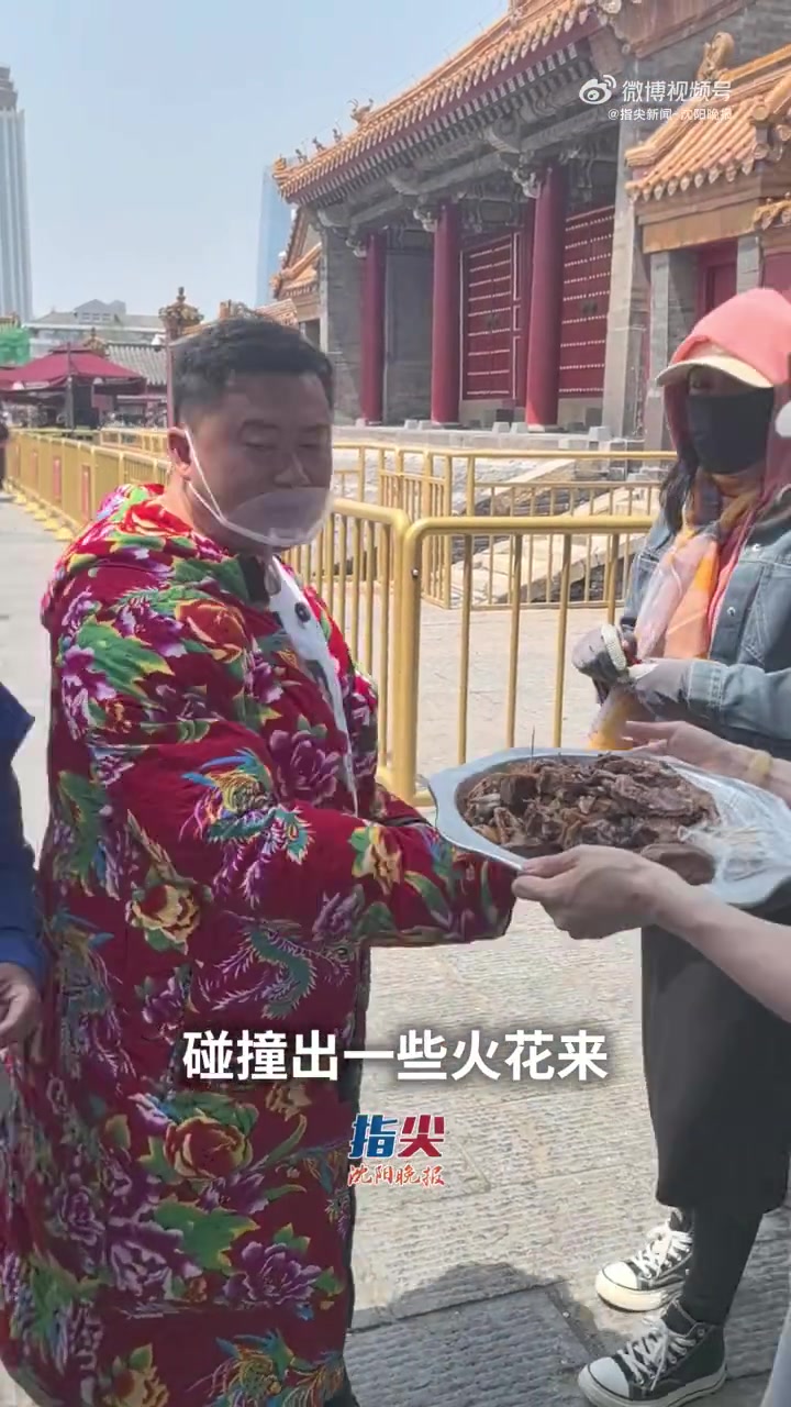 5月21日,《旗遇秀》——2025年度旗袍盛典暨沈阳旗袍文化季正式启幕。美食达人荣昌卤鹅哥