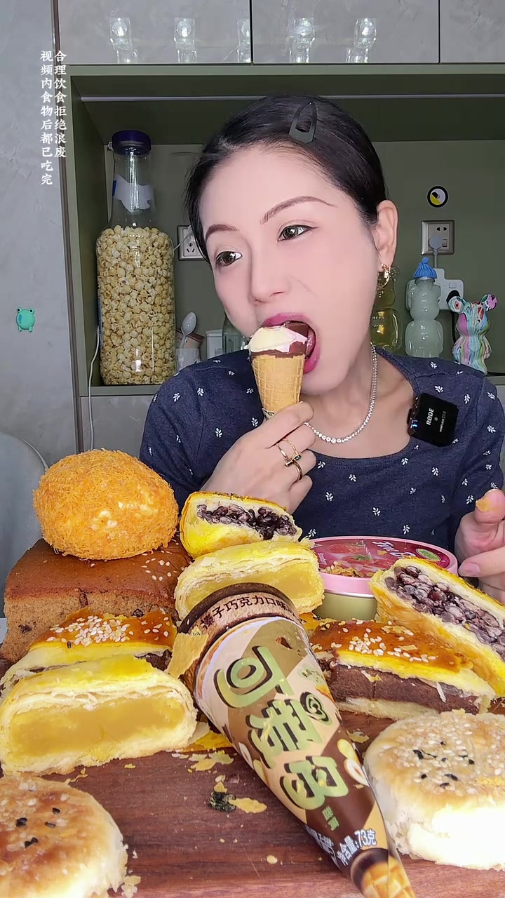 甜品局可爱多冰淇淋泡芙老婆饼肉松小贝拿破仑黑森林蛋糕