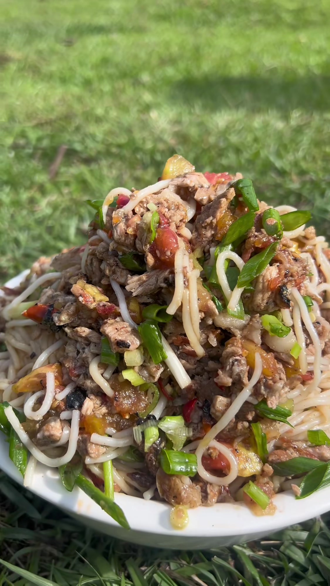 云南人的最爱，一碗美味的火烧肉米线