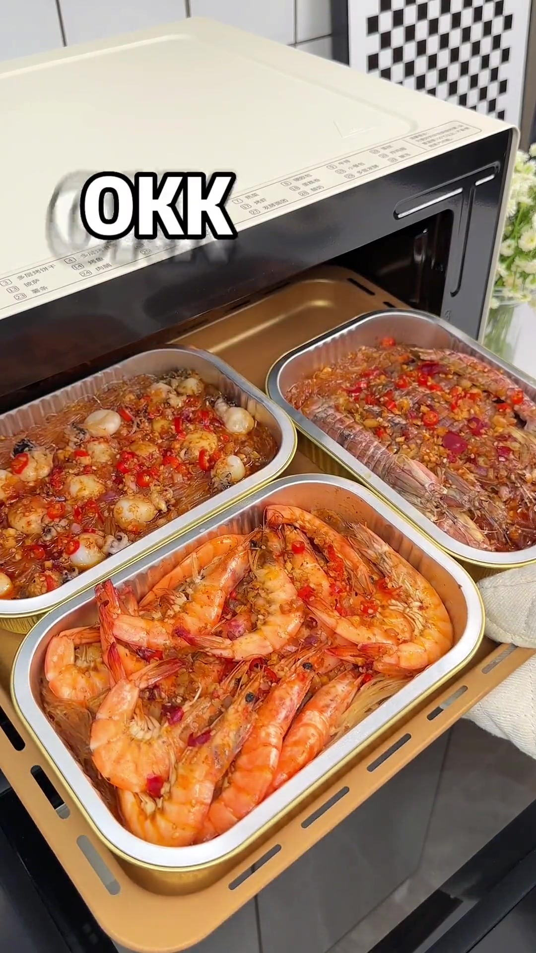 下雨天在家用烤箱给女友做家庭版锡纸烧烤等美食