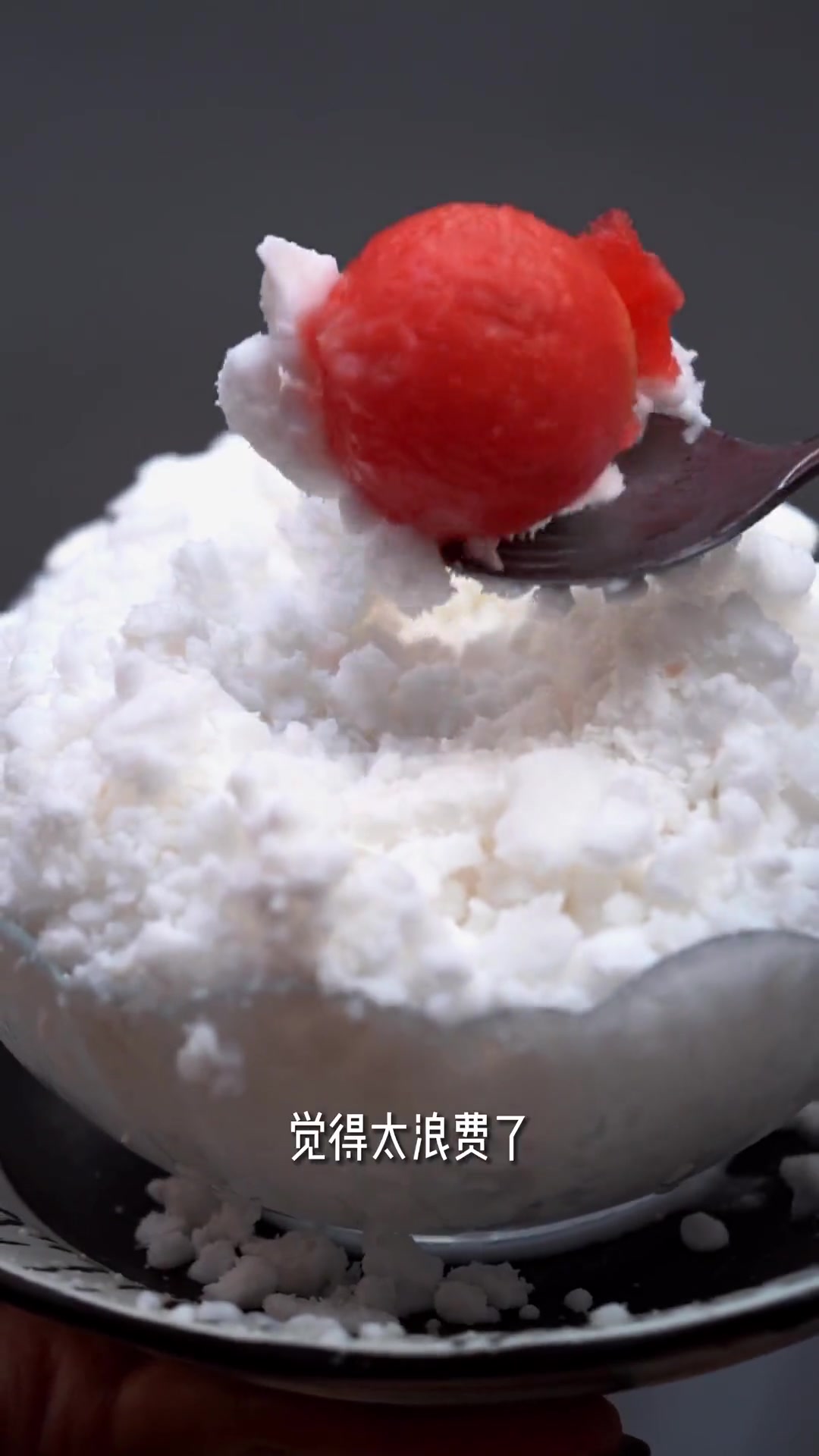 不加一滴水的椰子炒冰,可以吃到果肉!