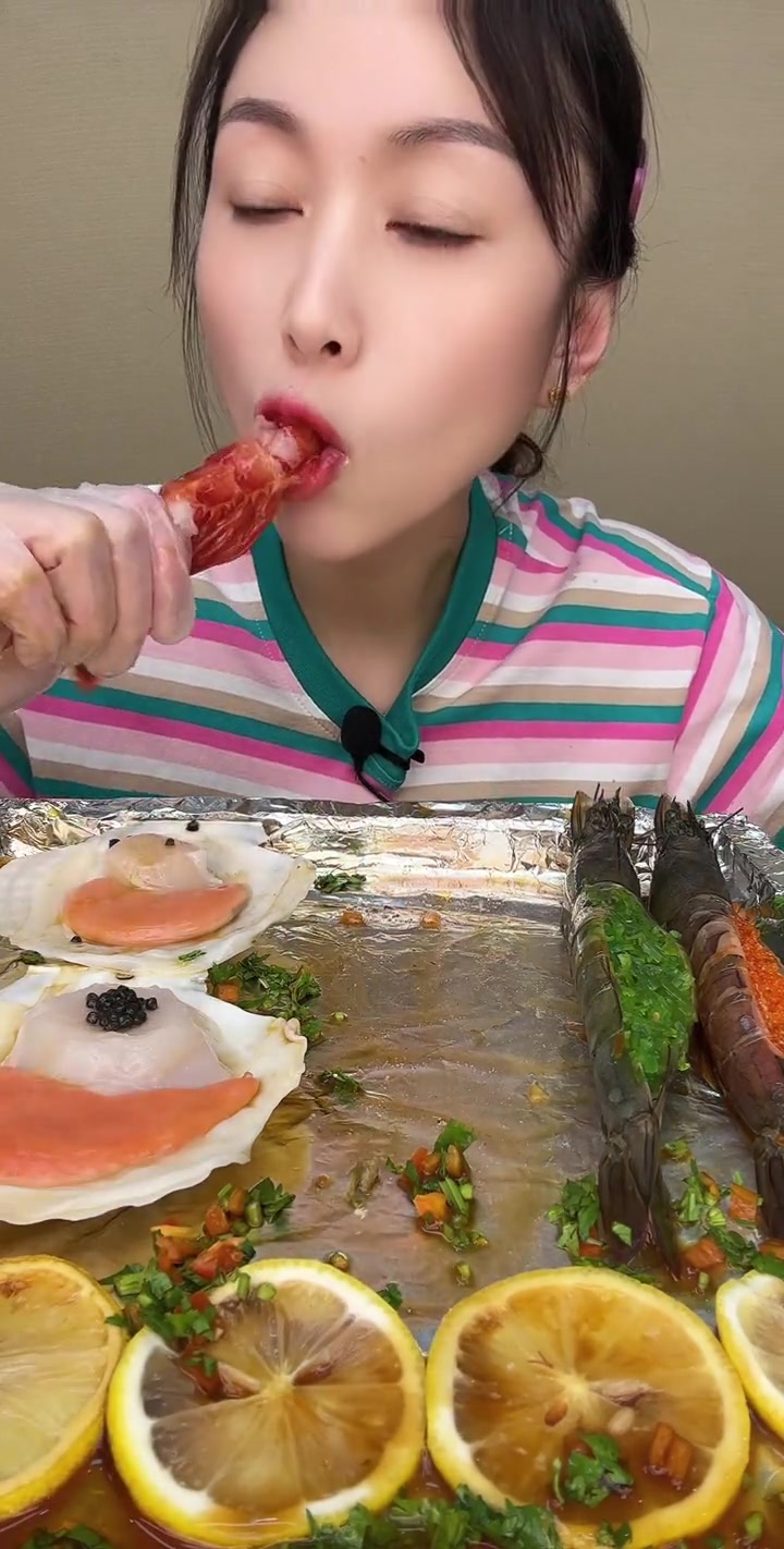 捞汁虾拼盘,有大虾母还有虎虾!