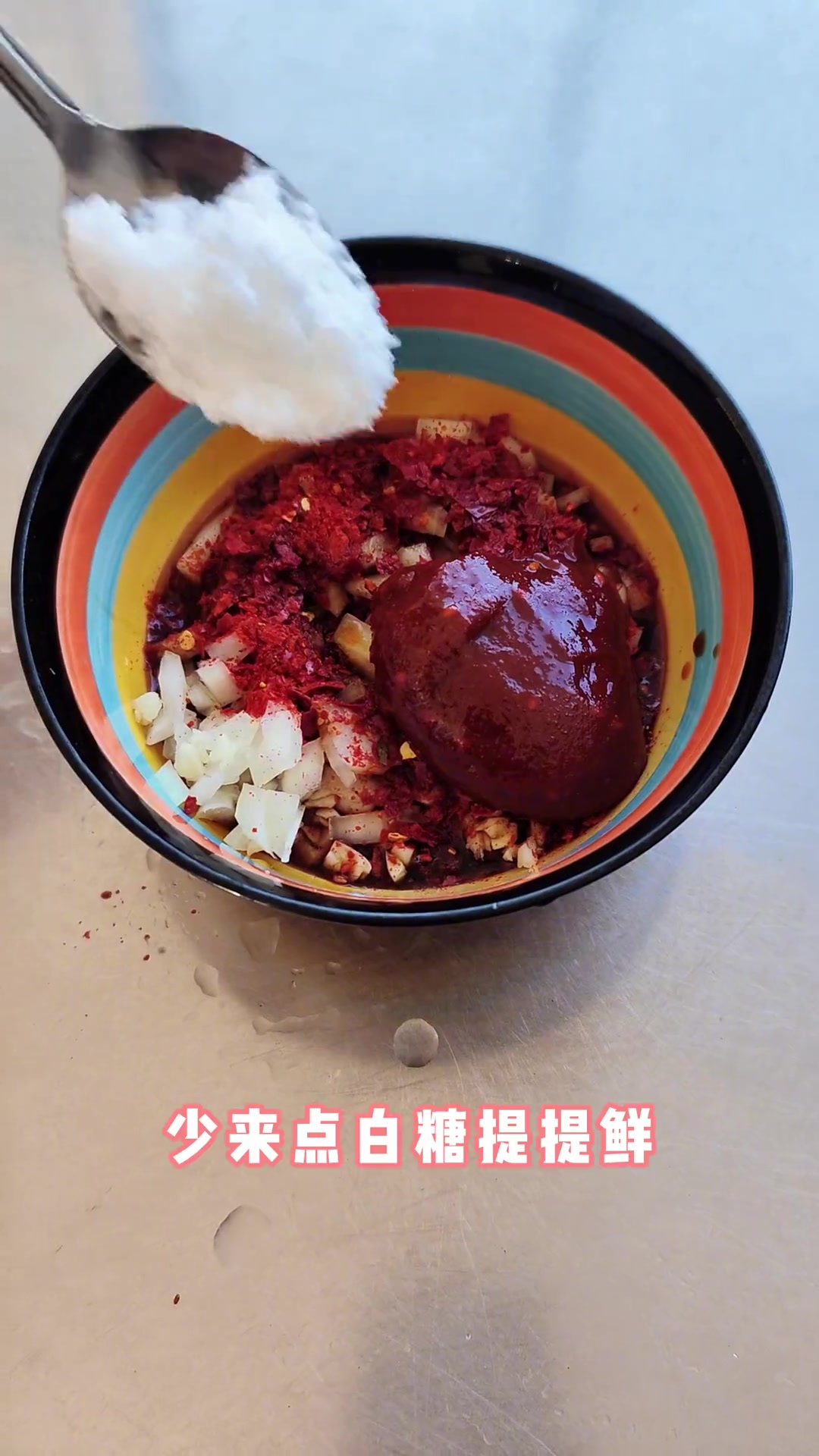 传统卤水豆腐用辣椒酱调制的酱汁,鲜辣软嫩!