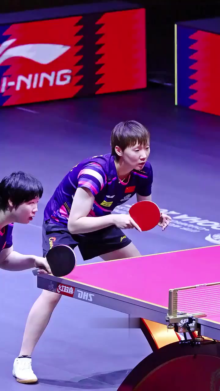 这个小鱼真是又萌又可爱,小表情真招人喜欢~