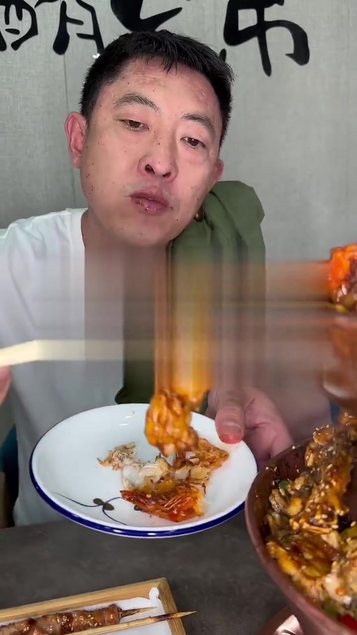 香辣虾牛蛙鸡架啥味?快来尝尝!