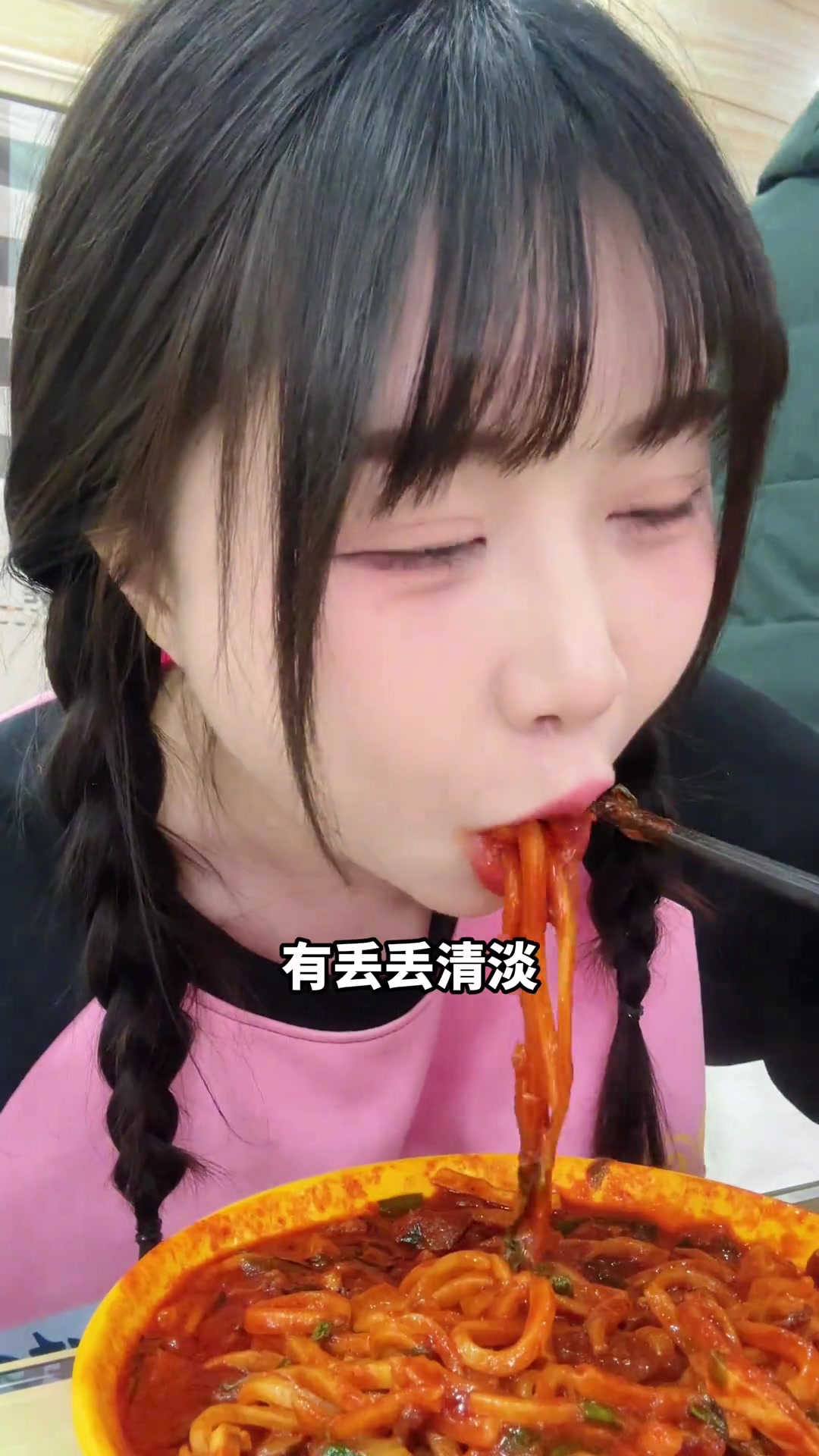 从没见过银川这么大的雪,使劲出门吃个辣糊糊刀削面!