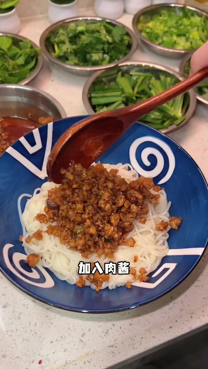 如何给女朋友做地道的云南生烫牛肉米线