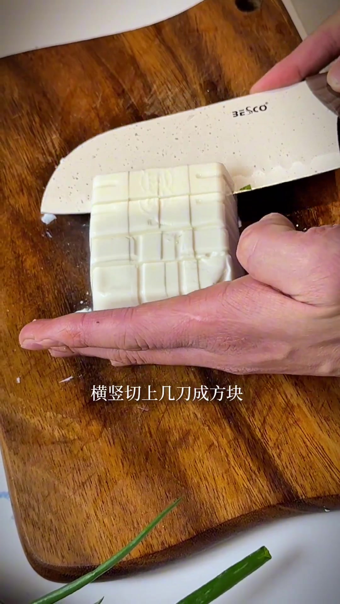 巨掉称的味增虾仁豆腐汤,趁着夏天还没有到,还不赶快喝起来!