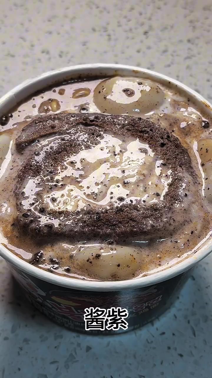 草莓毛肚冰淇淋蛋糕