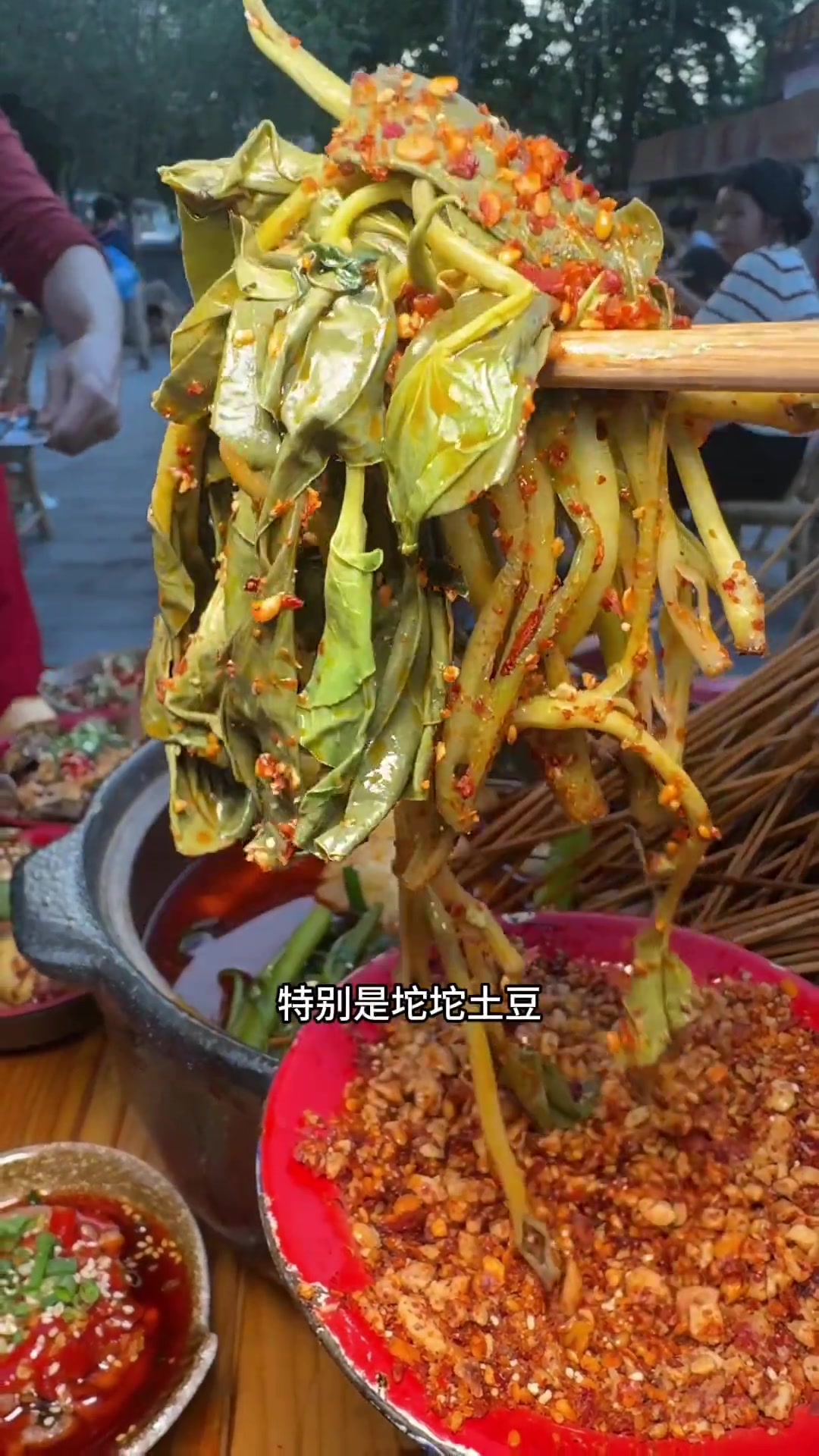 藏在都江堰的老式蜂窝煤麻辣烫,绝了!