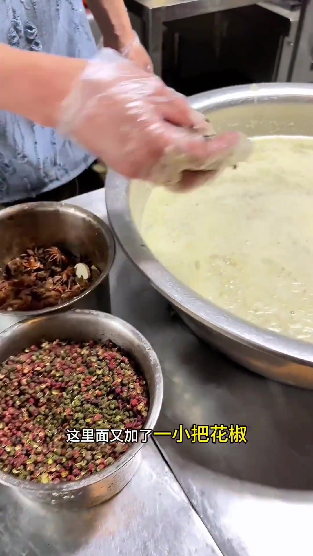 今天前往聚朋友酒楼学习臭鳜鱼的腌制与烧制方法