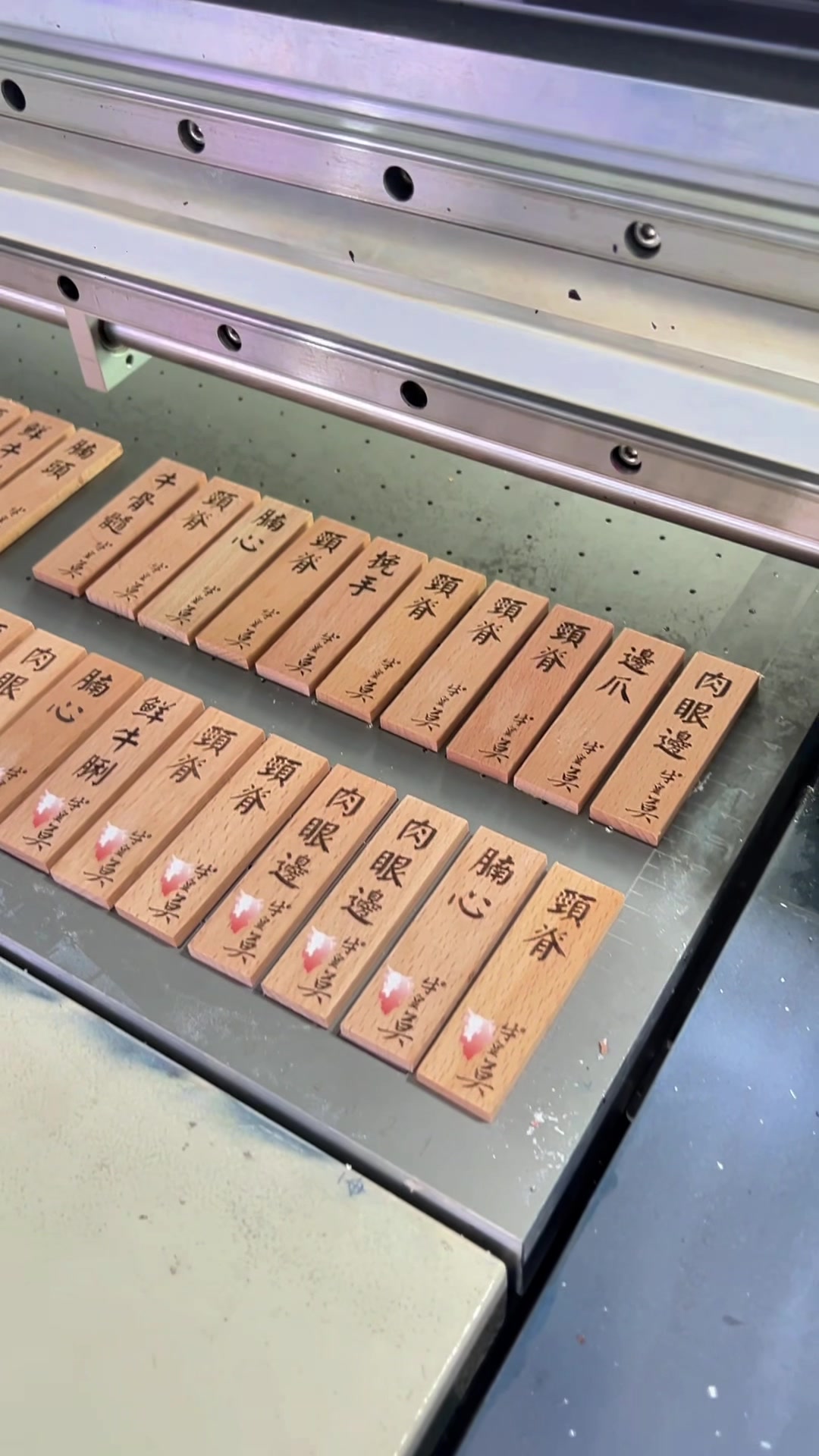 UV打印机打印100种产品餐牌打印