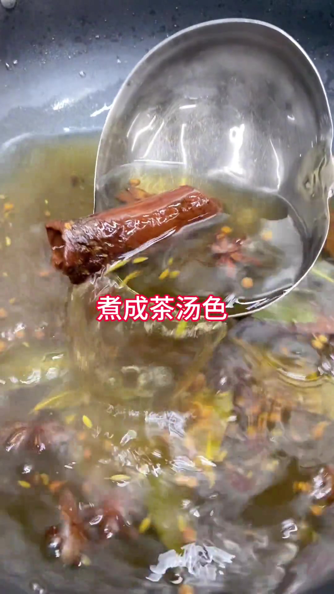 摆摊小吃推荐，手工凉皮制作与美味搭配