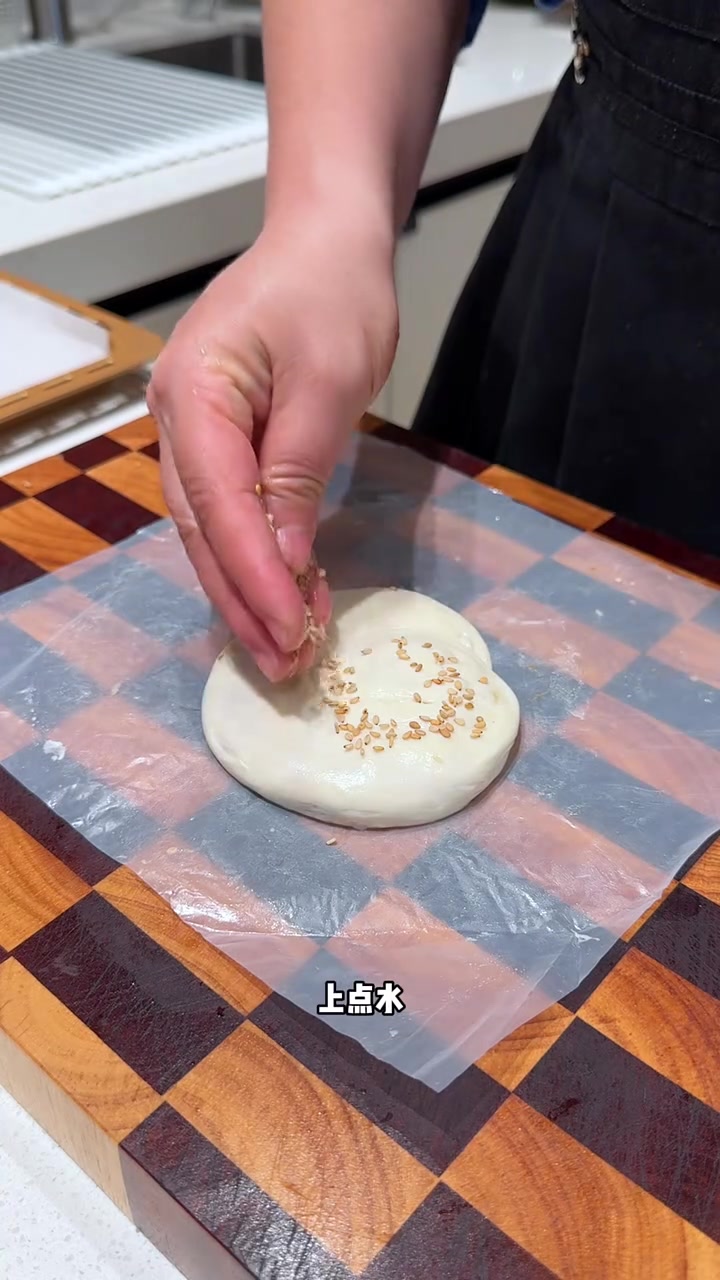香酥麻酱烧饼夹红烧肉,简单美味,不用和面轻松搞定