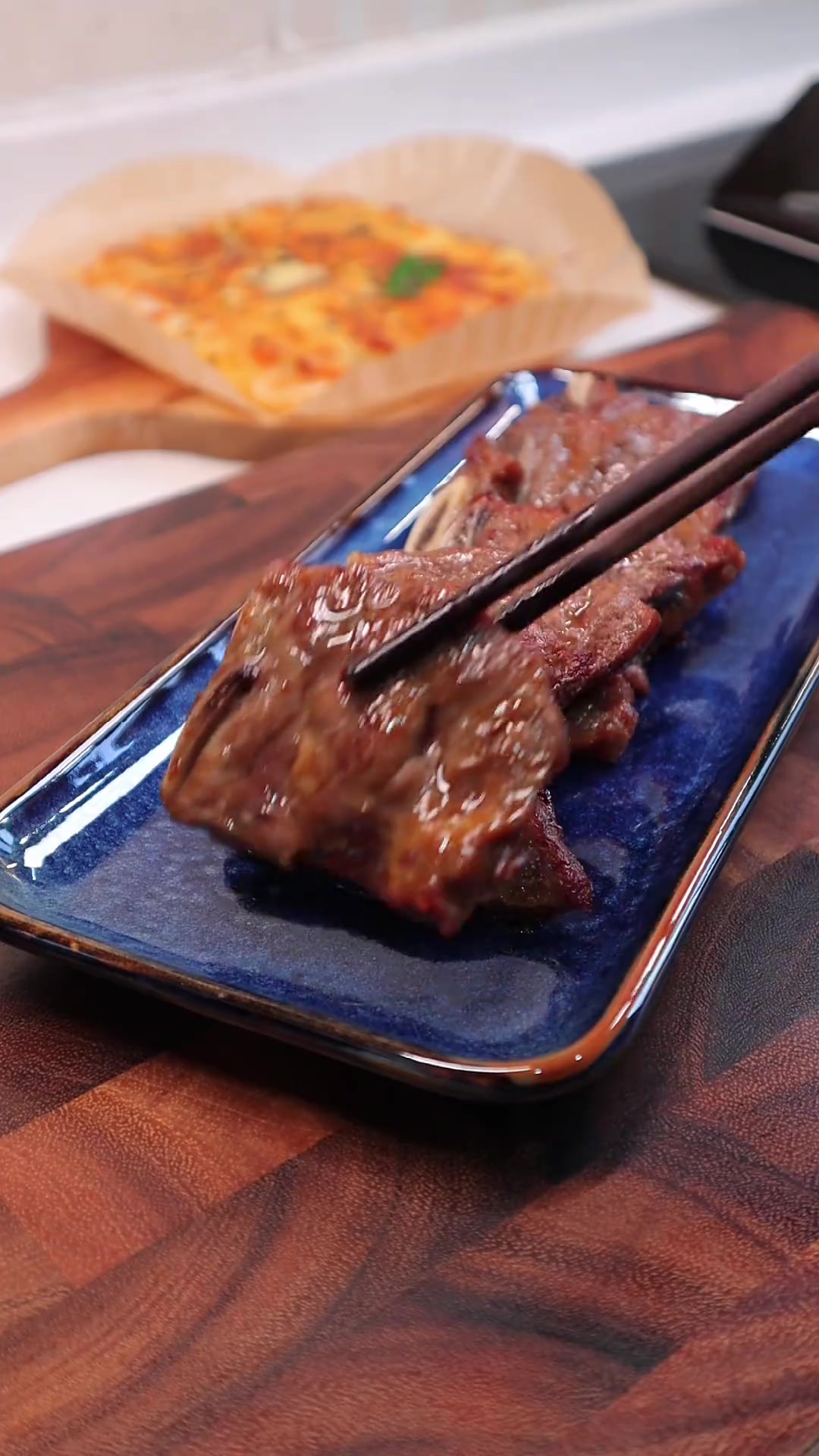 早餐为孩子做香蕉披萨,炙烤牛仔骨也美味