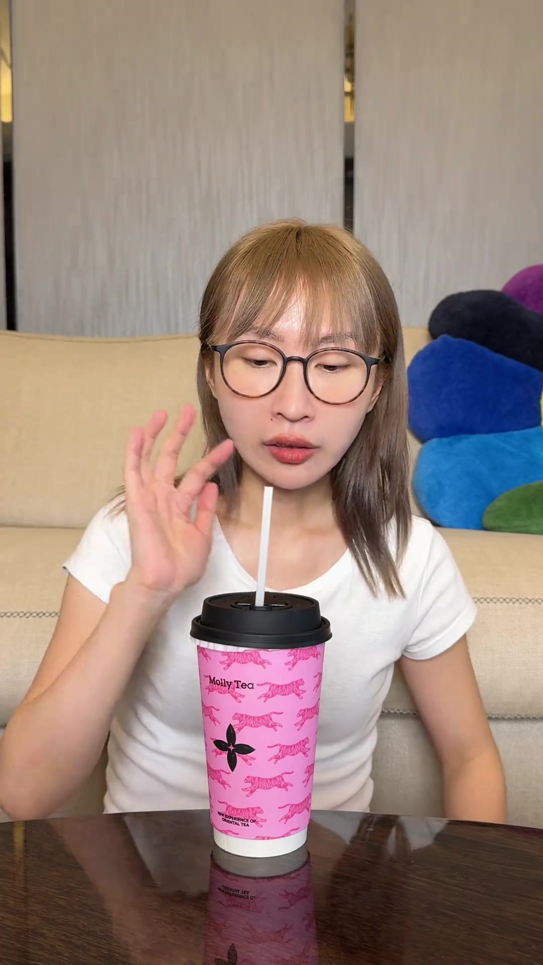 新品鲜奶茶测评|霸王茶姬像阿萨姆?!