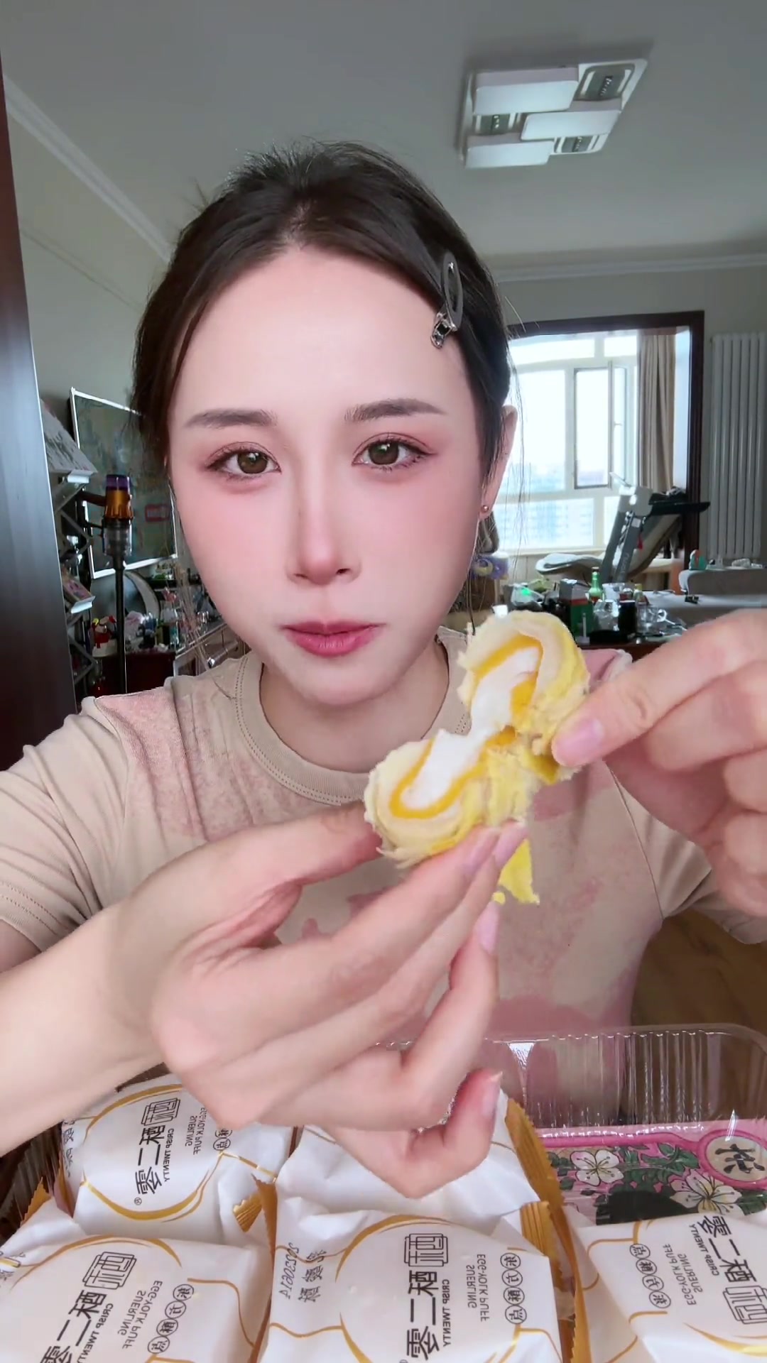 一口气买四个口味蛋黄酥！流心蛋黄拉丝麻薯超好吃