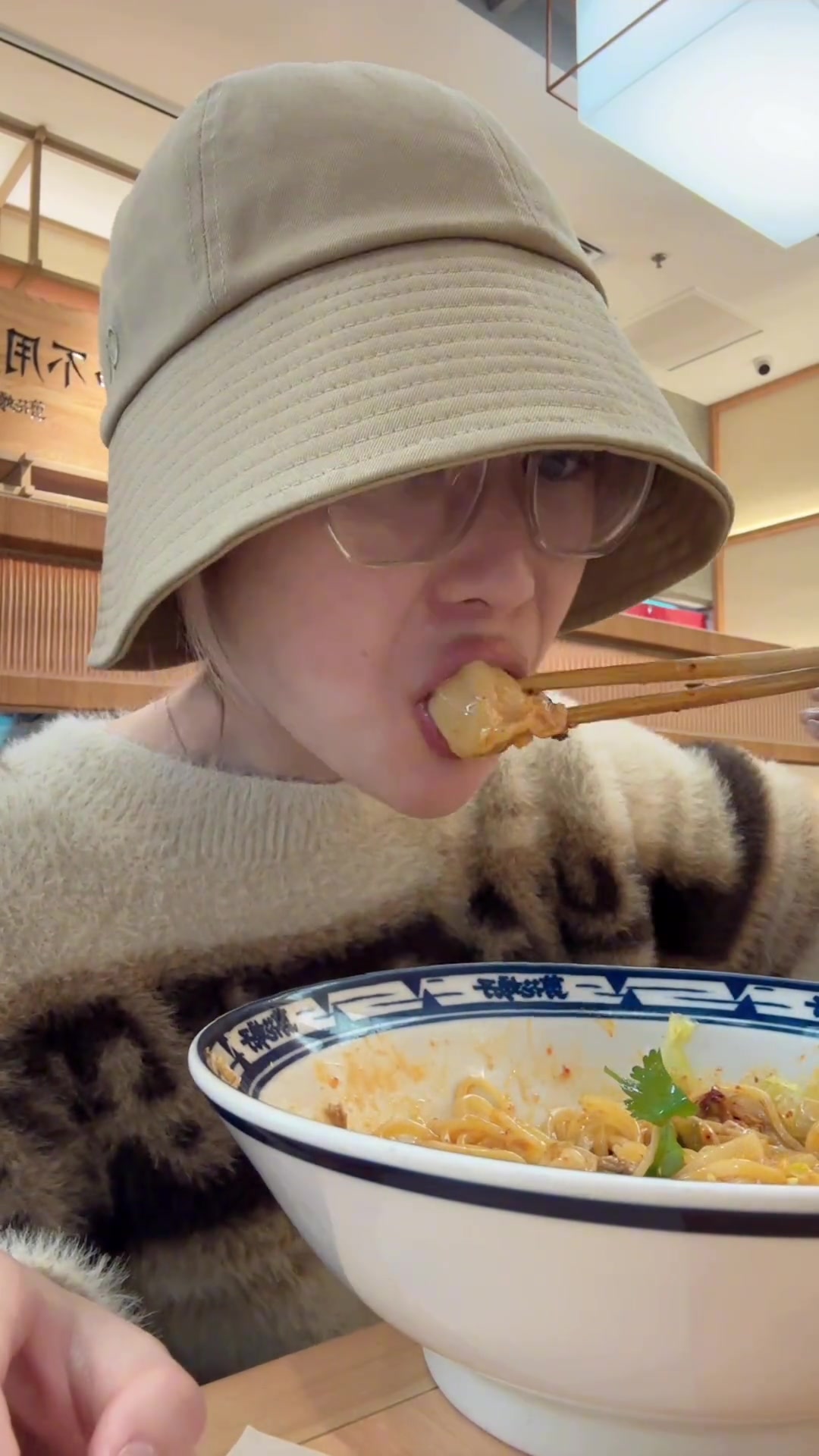 见面吃啥聊美食,凉皮泡馍油泡面啥的都安排!