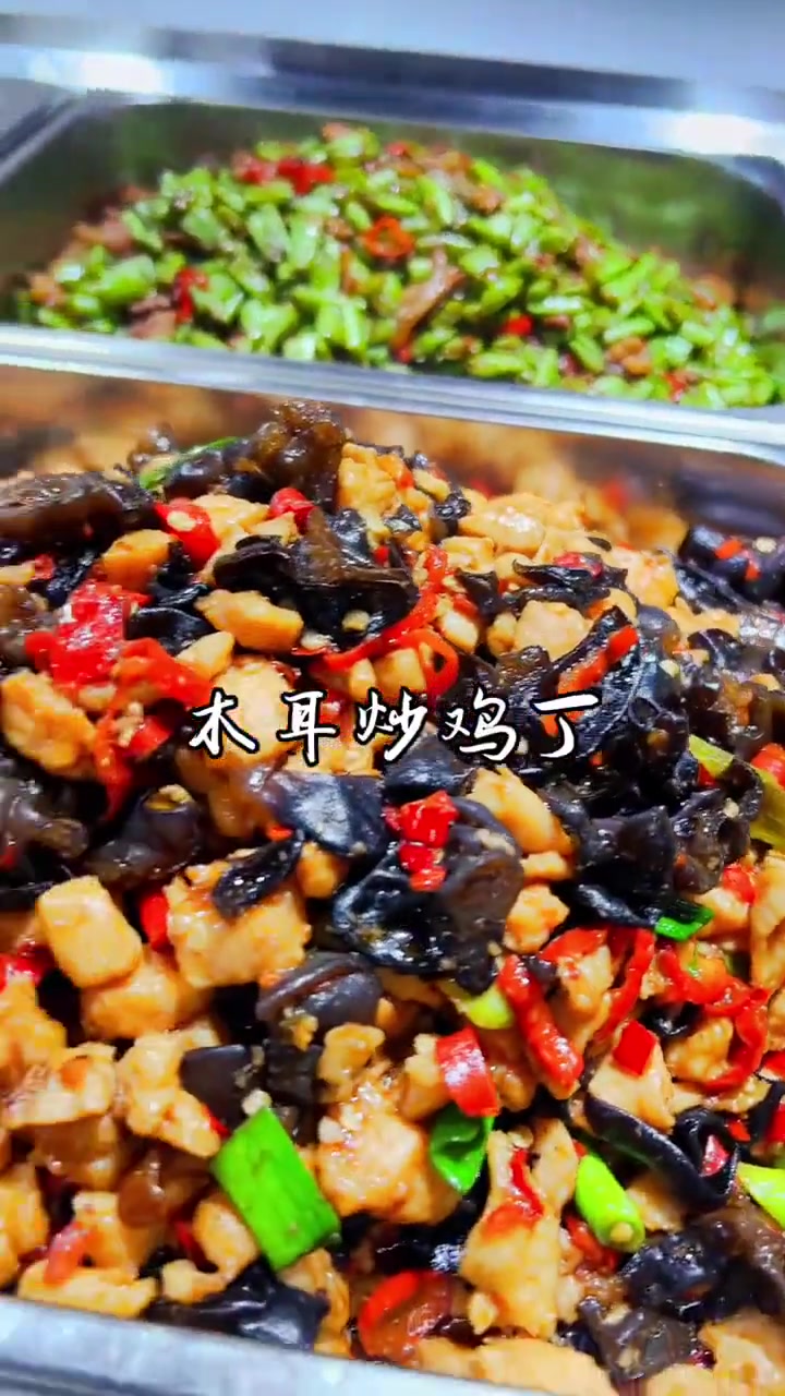 今日团餐菜单来啦！擂辣椒回锅扣肉等多样菜品