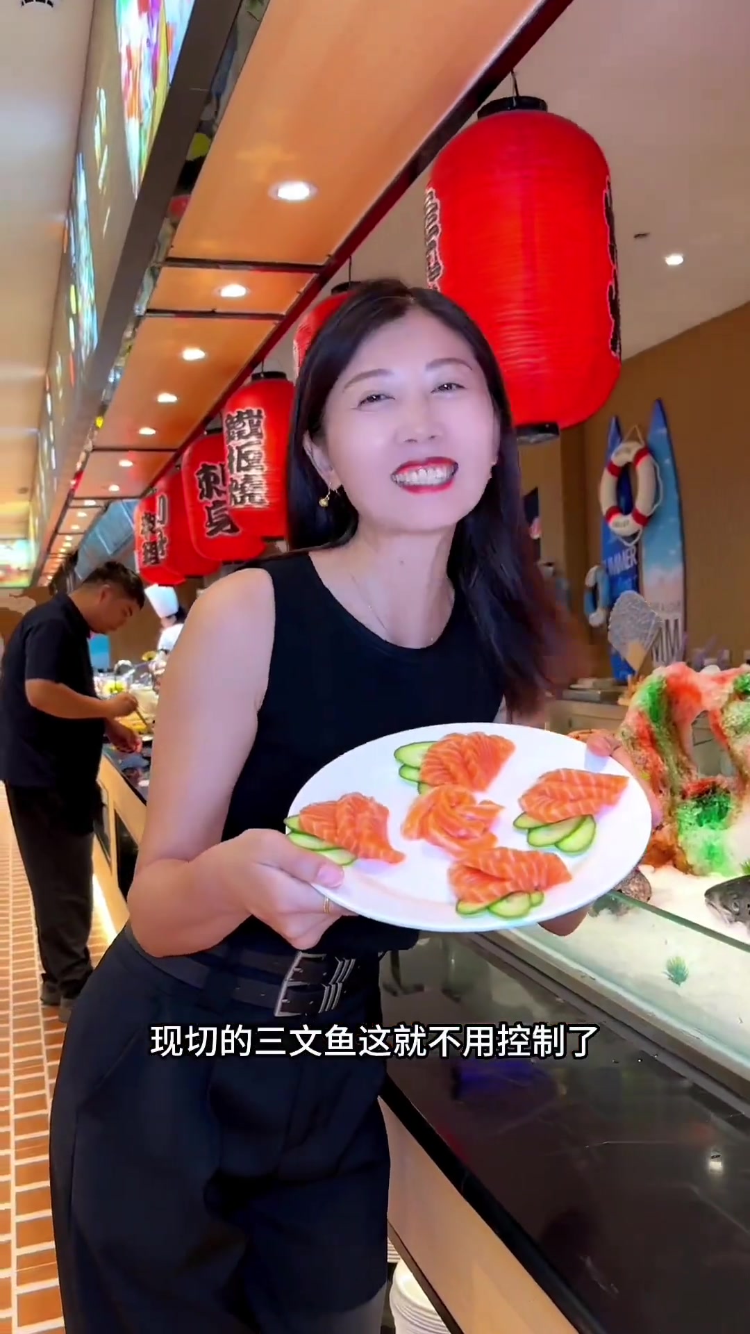 十几种鲜活的海鲜现捞现蒸,热菜,凉菜,刺身,烧烤也都全全的