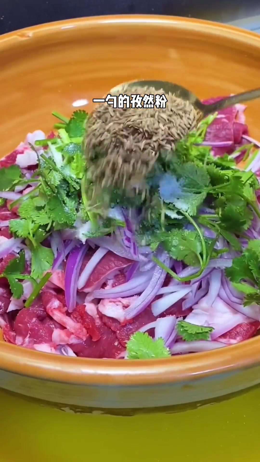 齐齐哈尔烤肉为啥香？新鲜牛肉这样腌超棒！