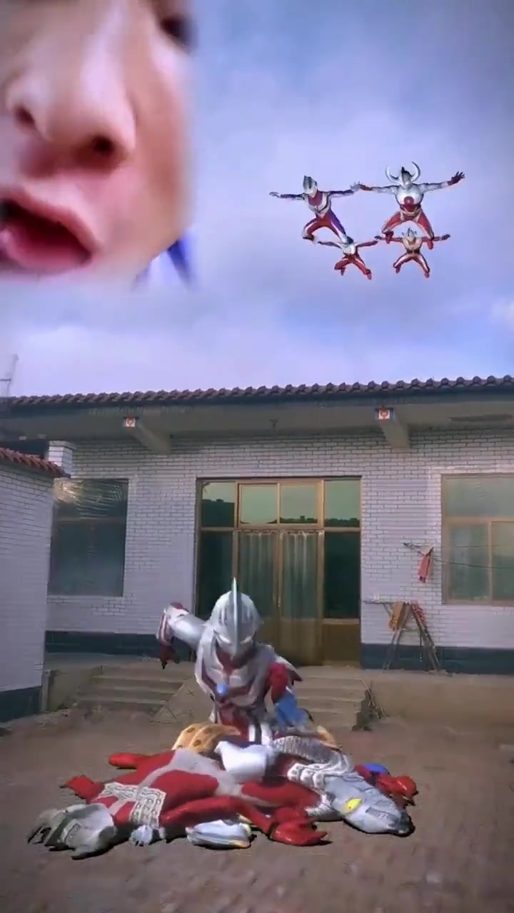 不相信光还说奥特曼假?这小哥体内怕是住了绿头鱼