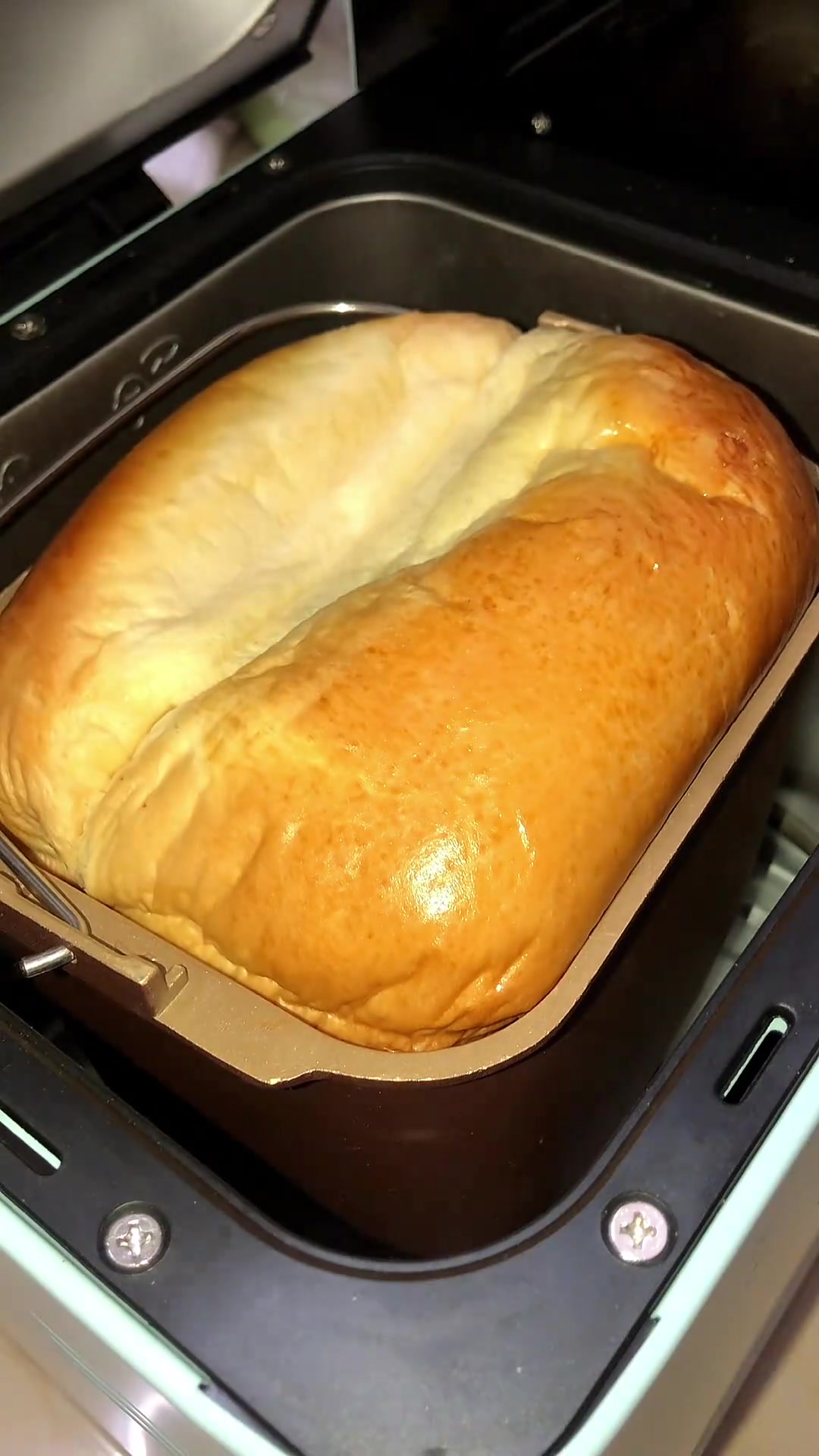 注意以下几点面包机做出来的面包柔软拉丝、再也不会硬邦邦像烤馒头了!