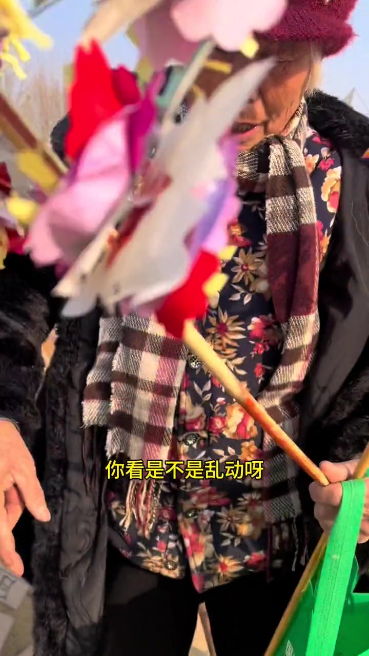 传统手工艺人做的打春鸡,寓意吉祥漂亮美观,手工缝制,也是一种风俗