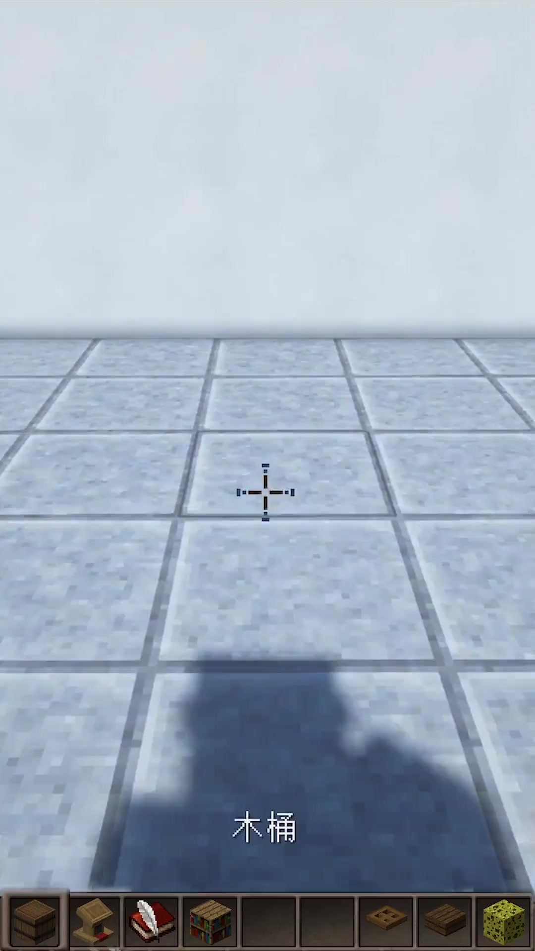 一个带鱼缸的小书桌