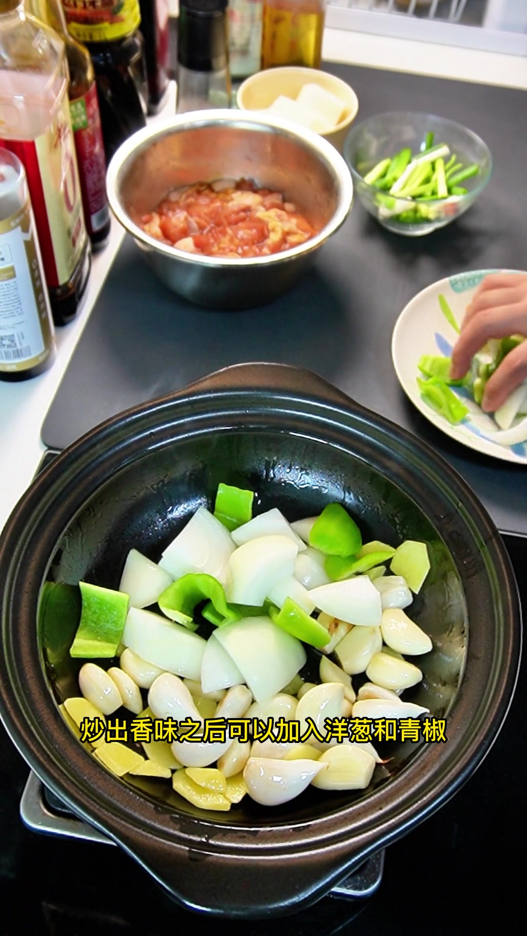 砂锅鸡块儿教程来啦！鸡肉软嫩鲜香超简单！