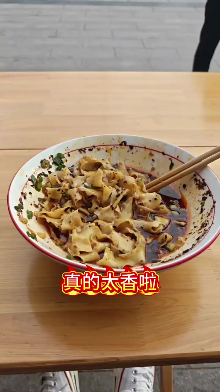 刀削牛肉面真的太香啦又便宜又好吃