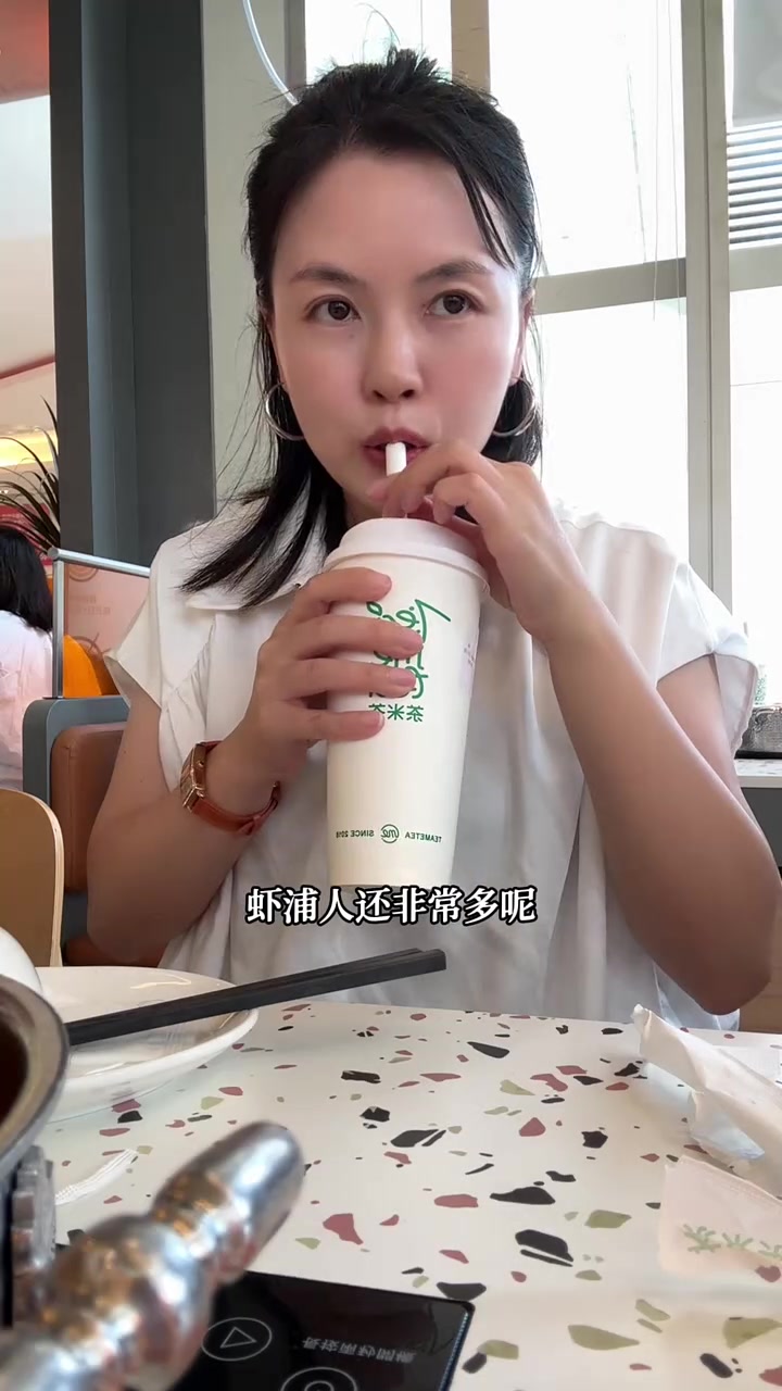 打卡维港海景下午茶,买了小丸子周边