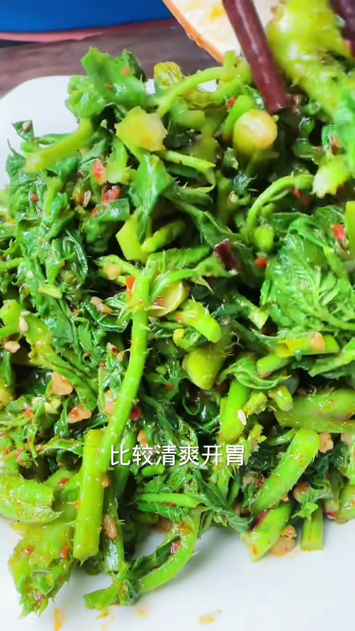 娶媳妇就要娶云南的,今天上山采野菜刺老苞,炒火腿片凉拌配上荞麦米饭