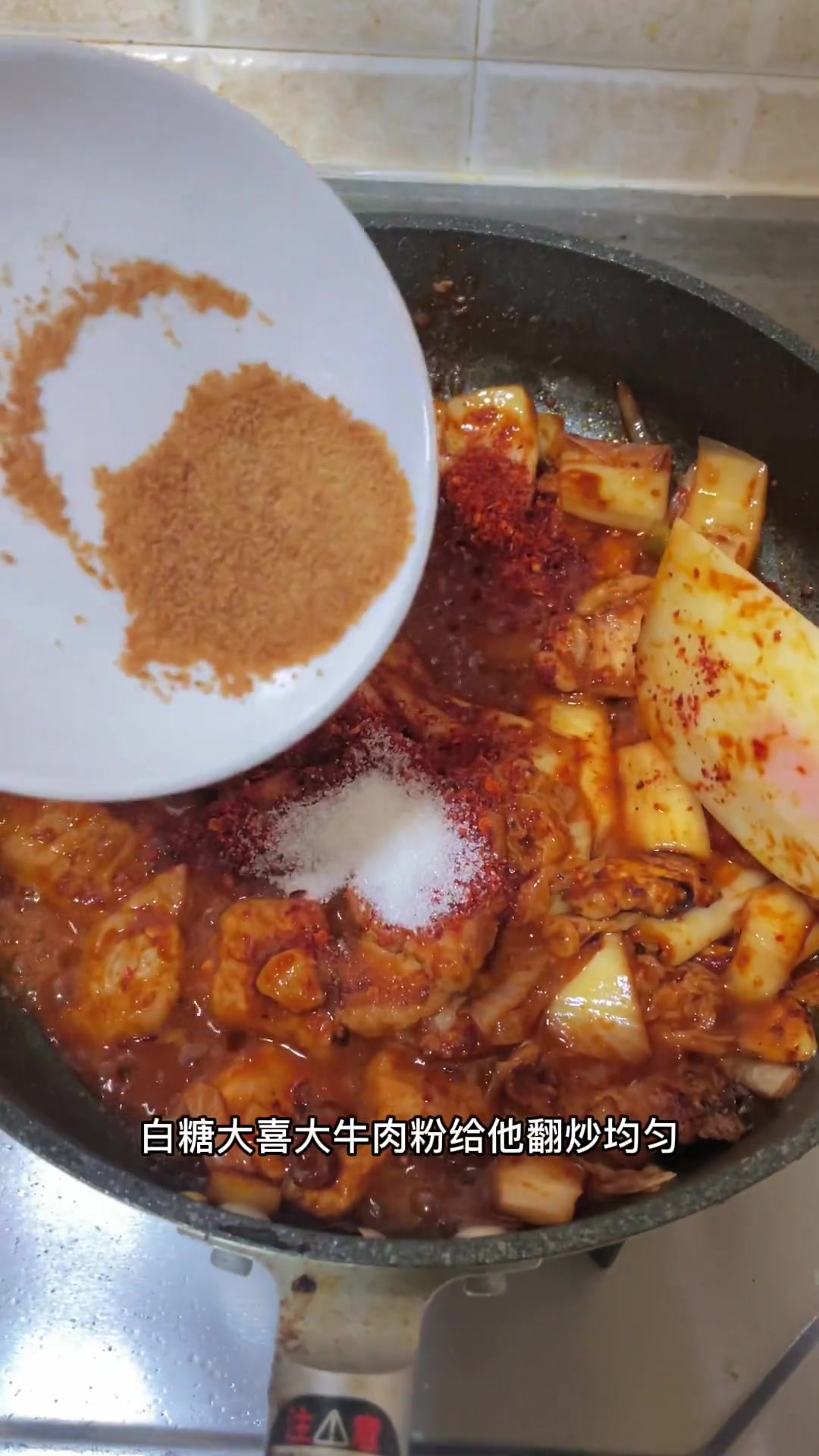 「保姆级教程」小白在家怎么做出好吃的辣白菜炒五花肉?