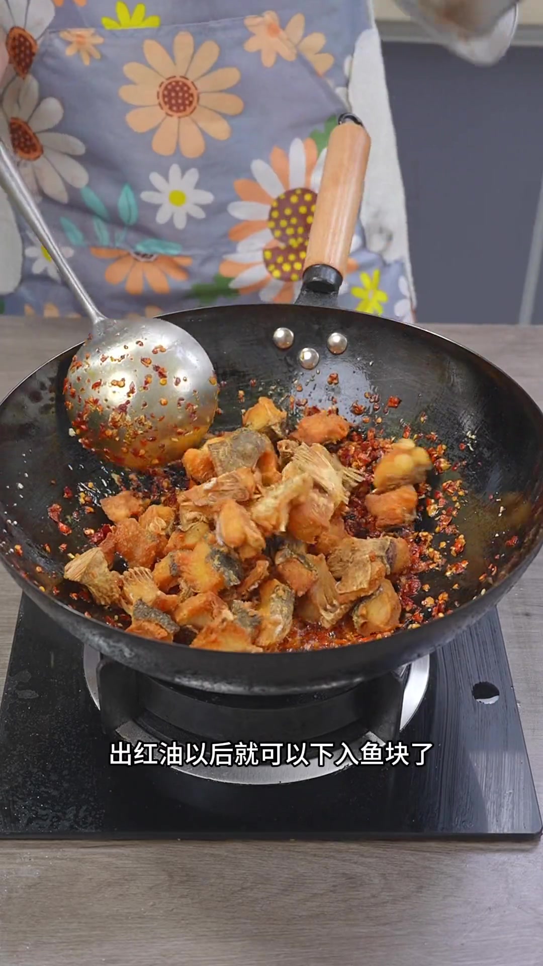 把鱼尾做成这种香香脆脆的特别开胃下酒