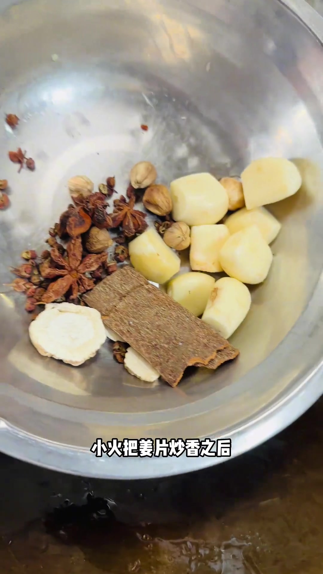 红烧肉,香甜软糯,配上米饭,好吃到根本停不下来