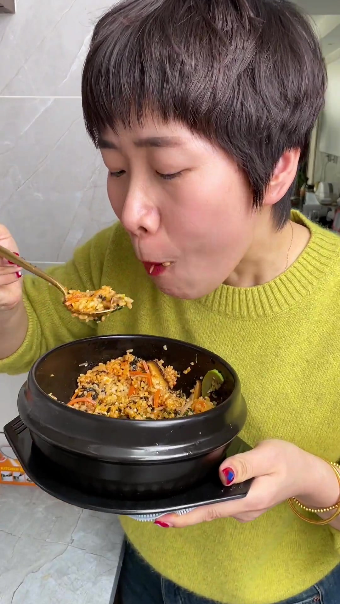 原来韩式石锅拌饭这么简单，而且自己在家做又省钱好吃，味道不输韩餐厅的
