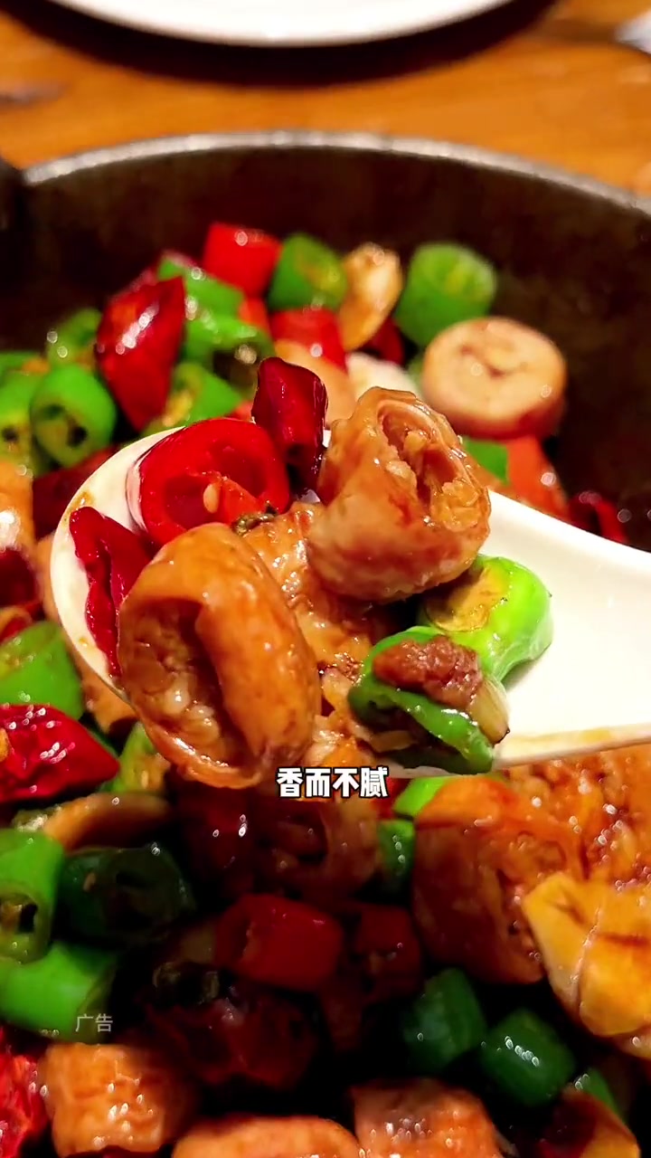 济南这家上过央视的店,晚九点还在排队,剁椒鱼超赞!