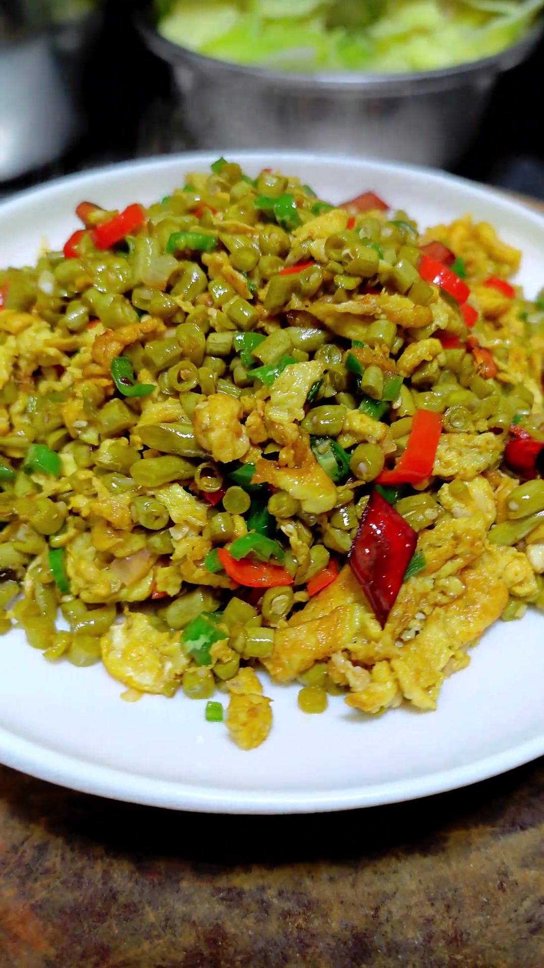 每天端碗吃不下饭?试试酸豇豆炒鸡蛋,怕你饭不够