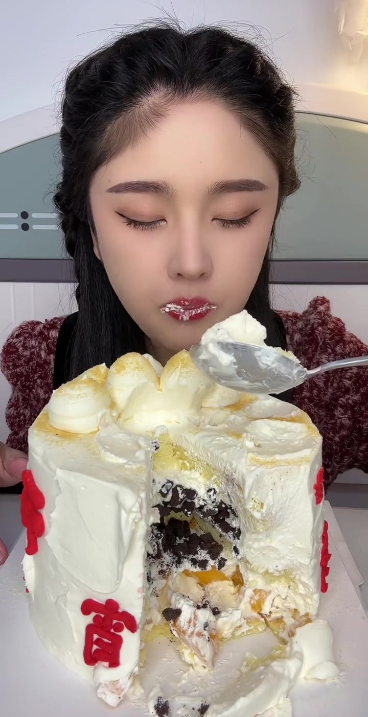 今天我也吃汤圆,不过是奶油做的哈哈哈纯纯的动物奶油,一点也不腻,就是太拔牙了