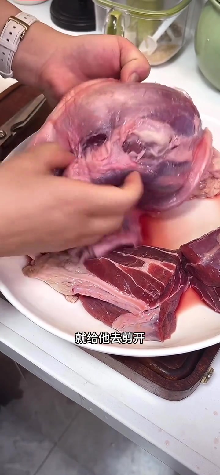 饱胀姐妹家常菜：卤牛腱子全详细做法，喜欢就做起来！