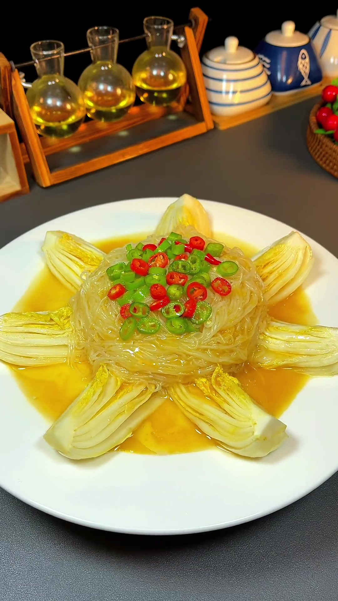 酸汤粉丝娃娃菜,酸酸辣辣,好吃又好看