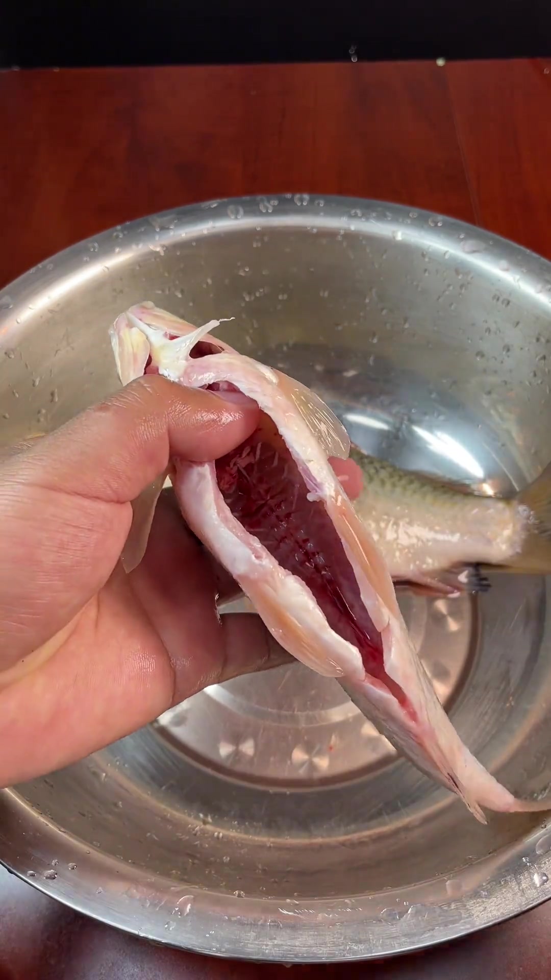 别再出去喝鲫鱼汤啦!在家做奶白鲫鱼汤的五个关键点