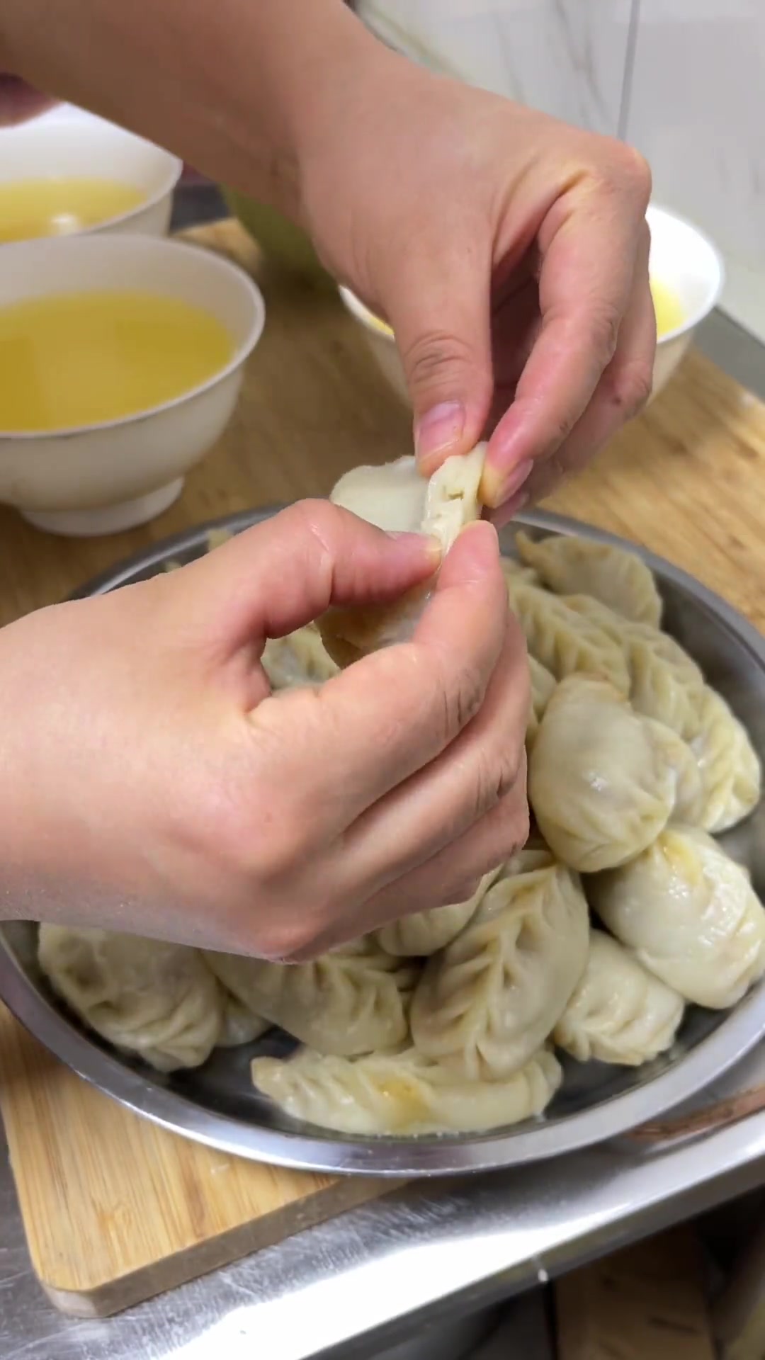 烫面柳叶蒸饺,各个爆汁,满嘴留香