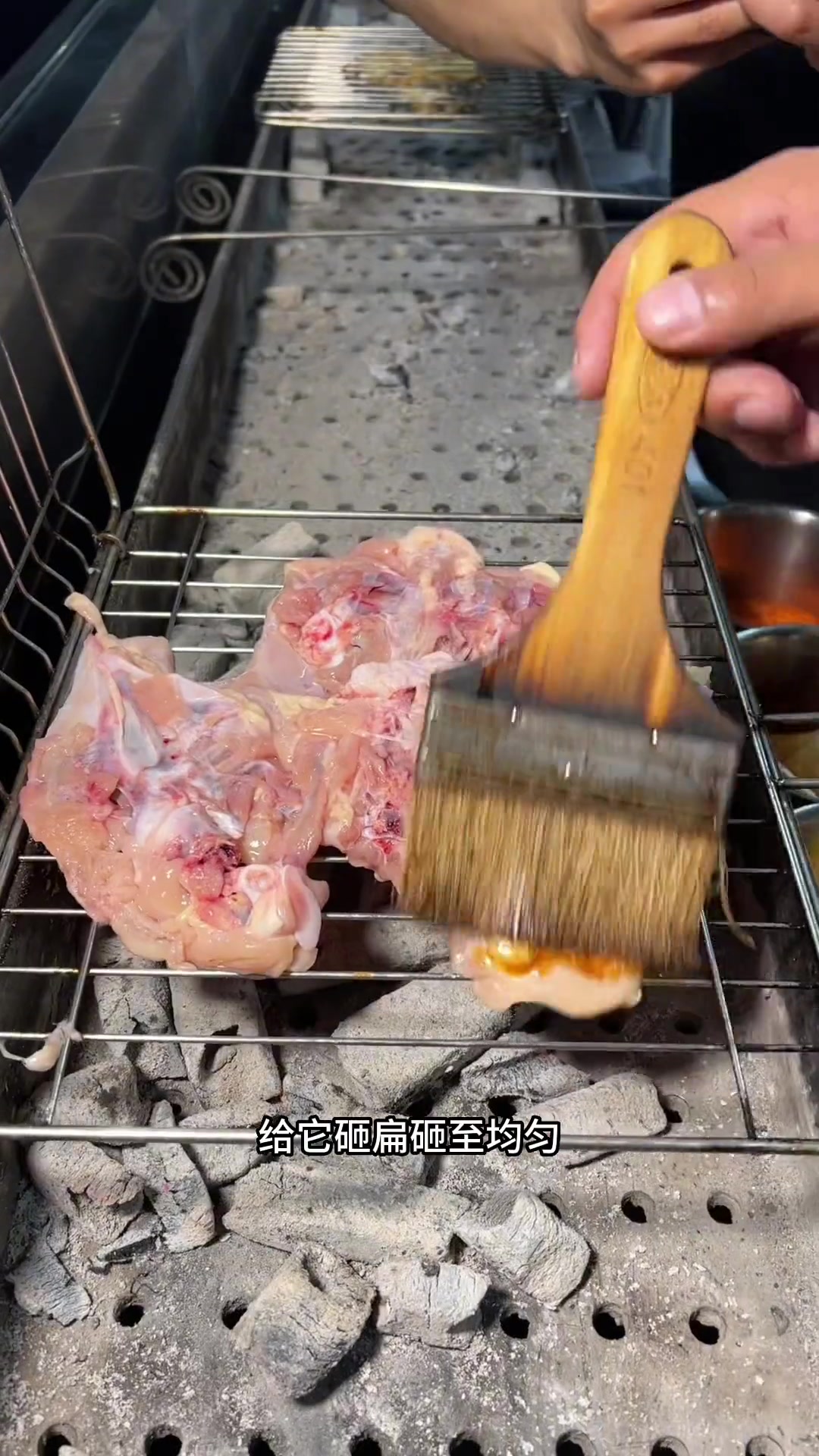 沈阳烤鸡架教程来啦！掰着吃超哇塞，快试试！