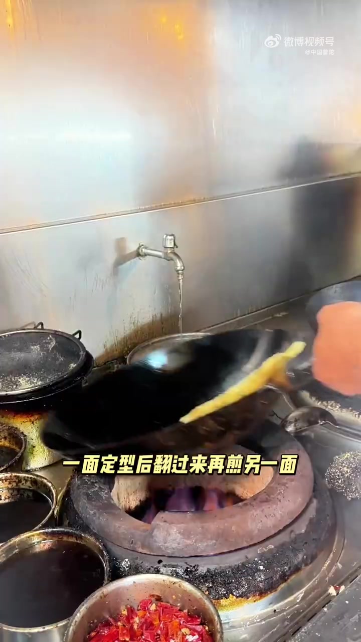 「孩子抢着吃的银鱼煎蛋,5分钟搞定!」家有挑食娃?试试这道鲜到掉眉毛的银鱼煎蛋!简单几步就