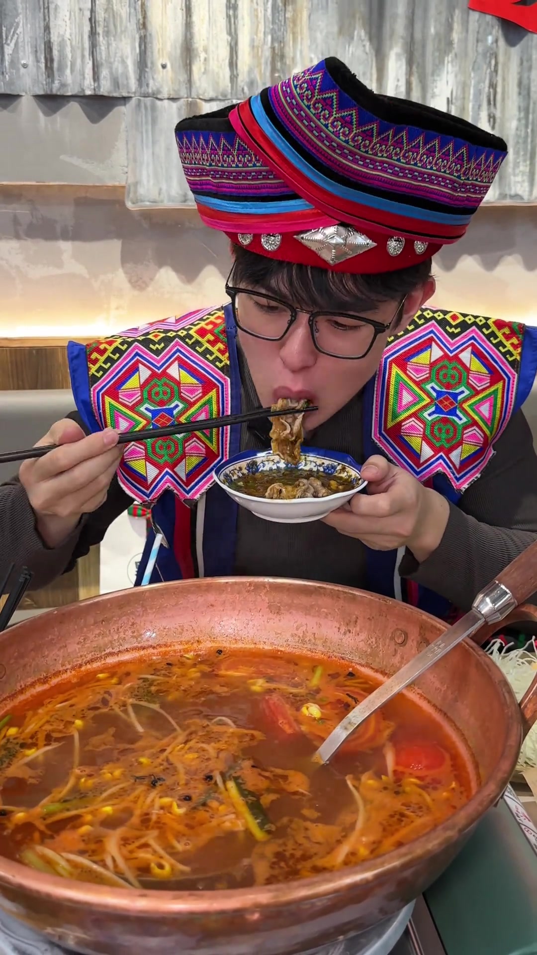 第一次吃贵州酸汤牛肉火锅～被狠狠地种草啦！